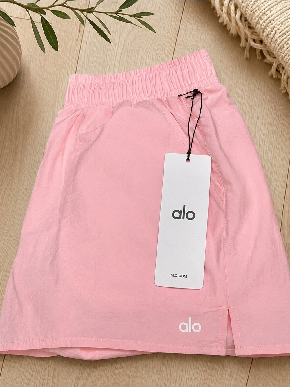 ALO Yoga Alumni Shorts Pink Marshmallow S NWT - Picture 5 of 7
